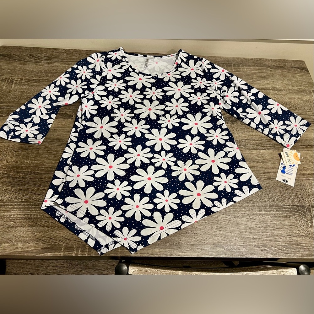 Lulu B UPF 50 plus Cooling Floral Navy Daisy Top Small NWT new with tags resort​